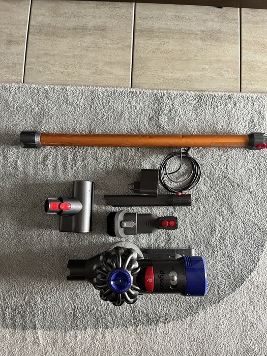 Aspirator dyson v8