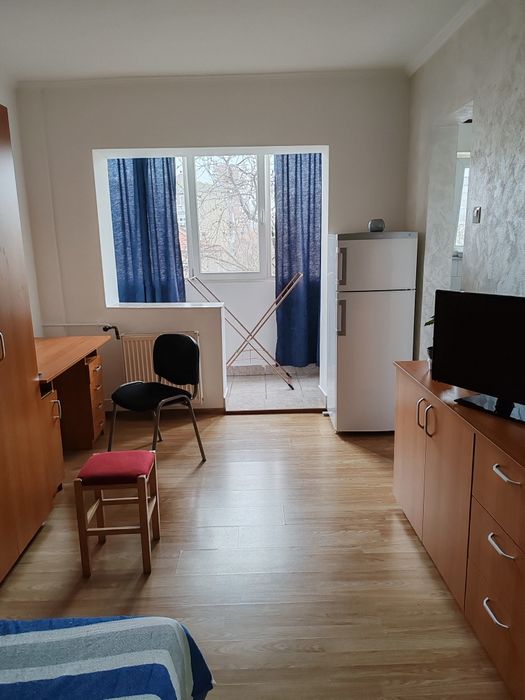 Dau în chirie garsoniera Str Vladeasa nr 76 bloc D6 Oradea