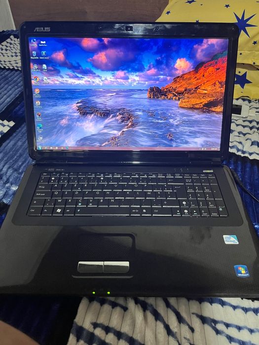 Vând laptop Asus