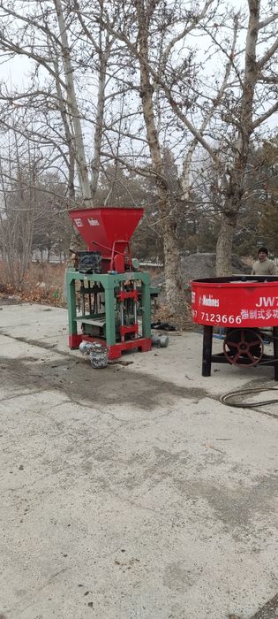 Шлака блок апарати сотилади янгидек турибди ленталик 5 хил колипи бор