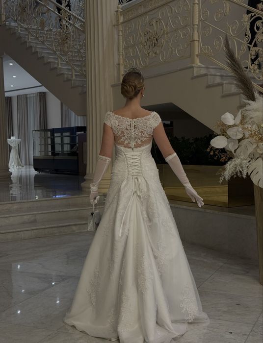 Свадебное платье со шлейфом