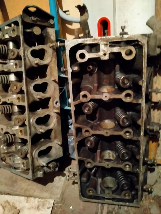 Продам  головку  блока двигателя Рено.