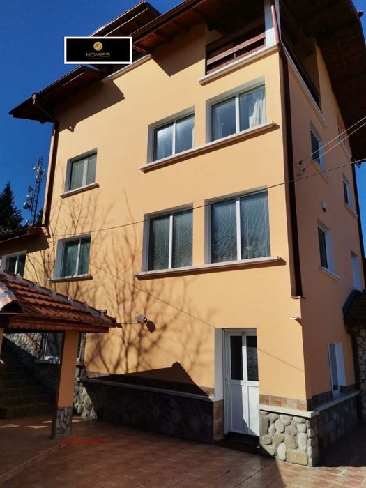 Къща 310 кв.м за продажба в Голяма Брестница | До магистрала Хемус