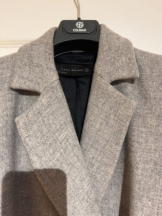 Vand palton gri Zara marimea XS S cu blanita la maneci cordon in talie