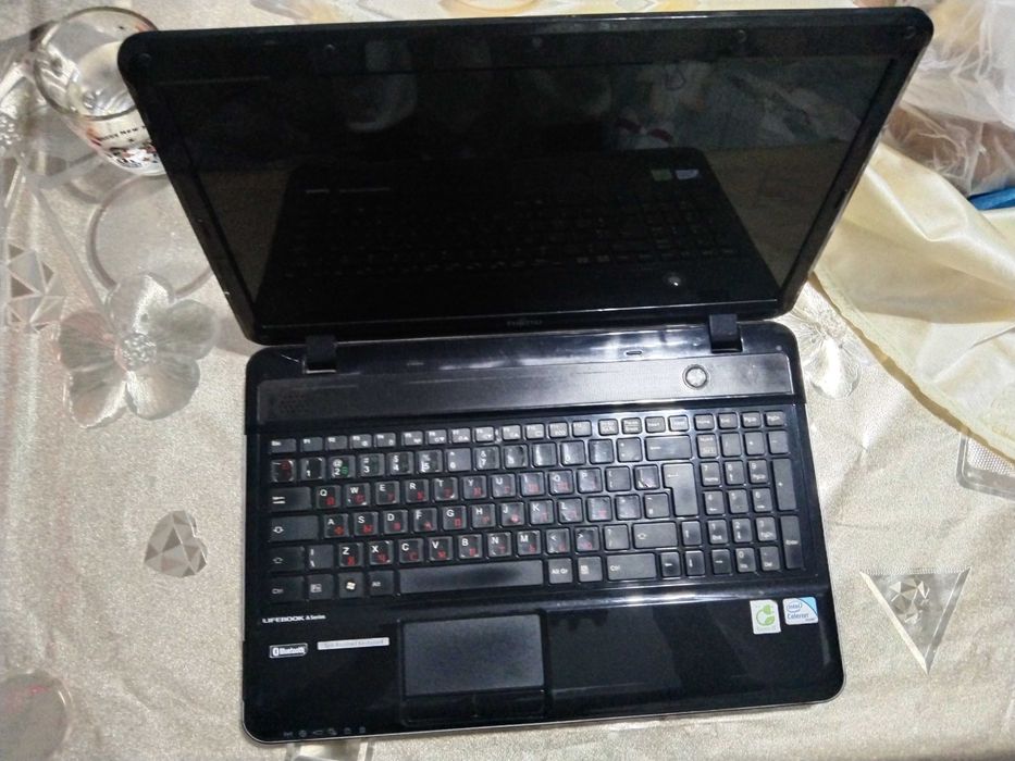 Fujetsu Simens notebook sotiladi