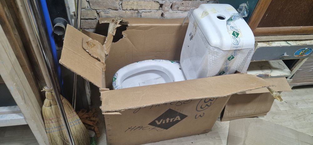 Тоалетна чиния, моноблок с биде. Нова!