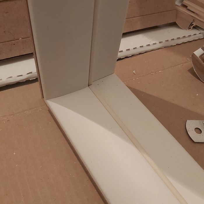 Установка плинтусов,монтаж полиуретан,установка дверей,врезка замков ...