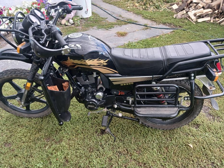 Мотоцикл suzuki.