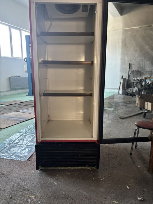 Frigider vertical( vitrina)