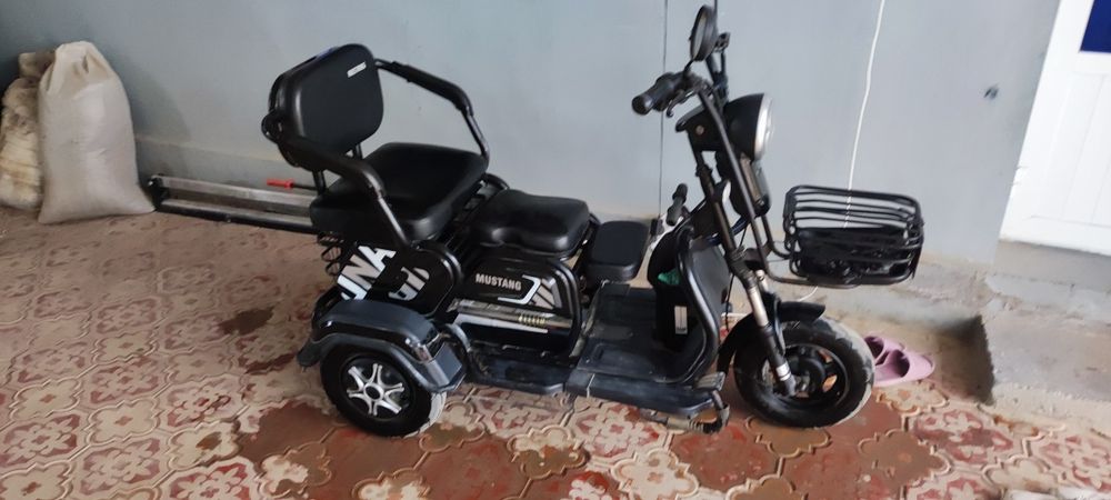 Скутер 3 колесний