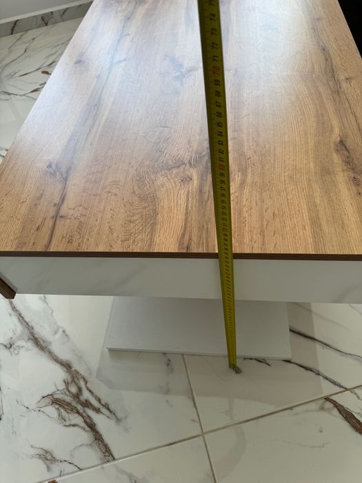 Холна маса в бяло