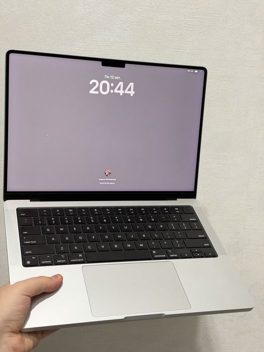 Macbook pro 14 m3 8/512 silver