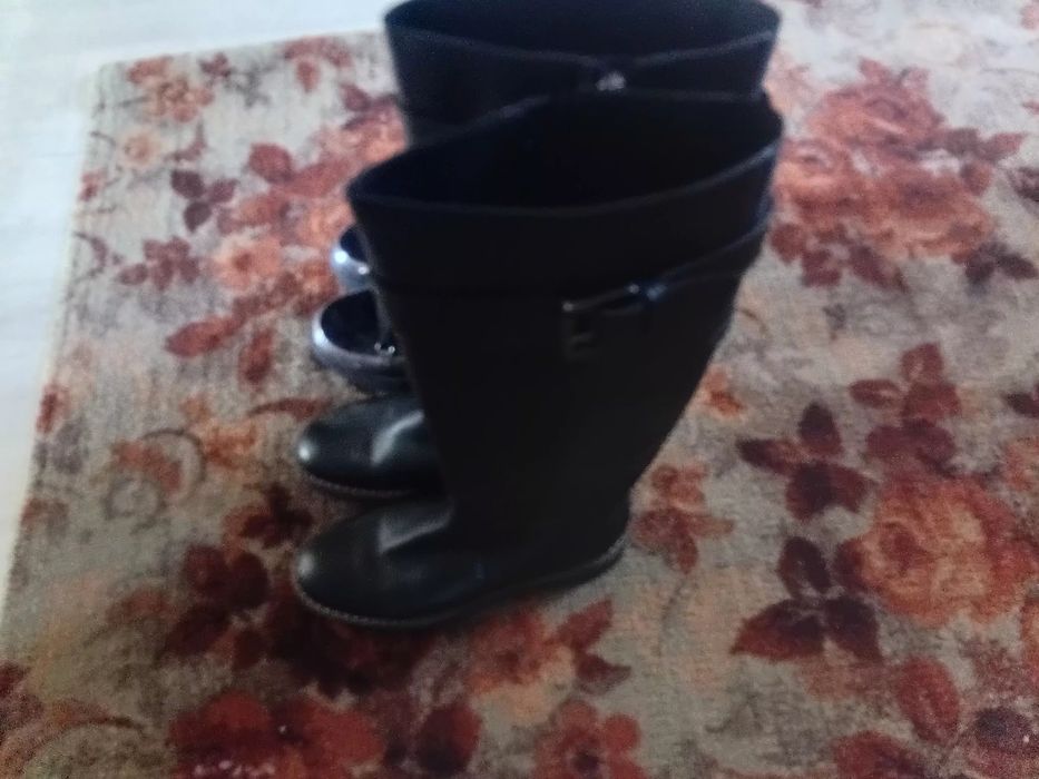 Продам обувьцена за 2 ары 20000