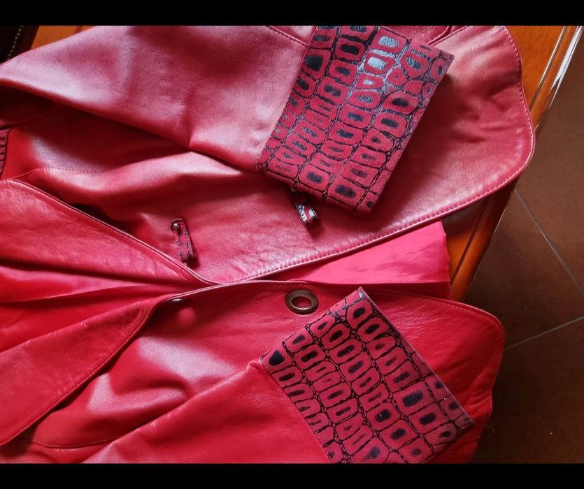 Vând jachetă de piele