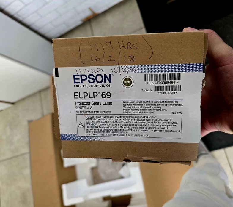 Vând Epson EH-TW9000 – Home Cinema Premium | Stare Impecabilă | 3D | Lampă Rezervă
