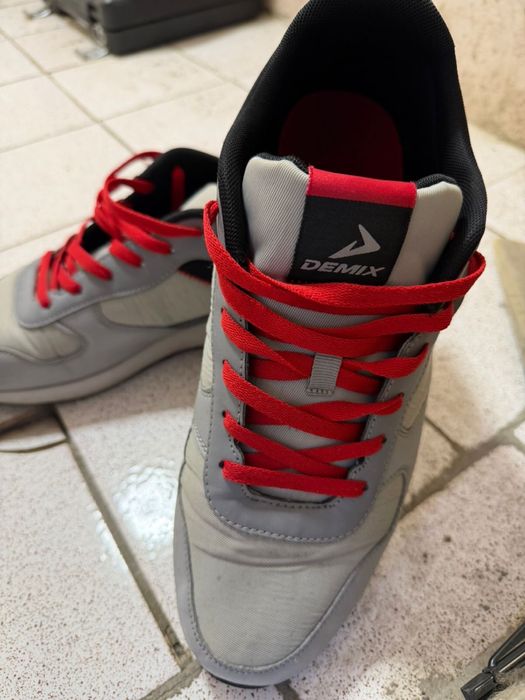 Обувь разная цена одна