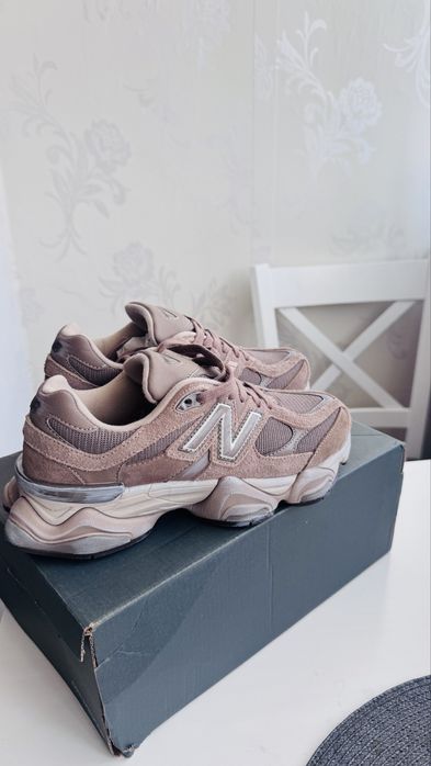 New Balance 9060 кафяви/светло кафяви/кремави
