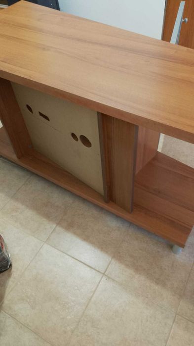 Телевизионен шкаф