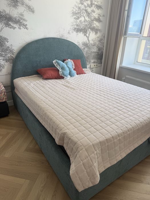 Продам новую кровать с матрасом размер 160*200