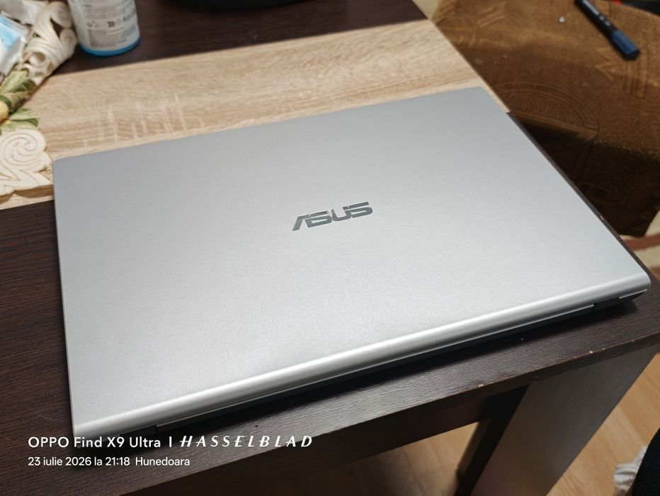 Asus VivoBook 15 inch / Ryzer 3 / 256 GB / 8 GB RAM