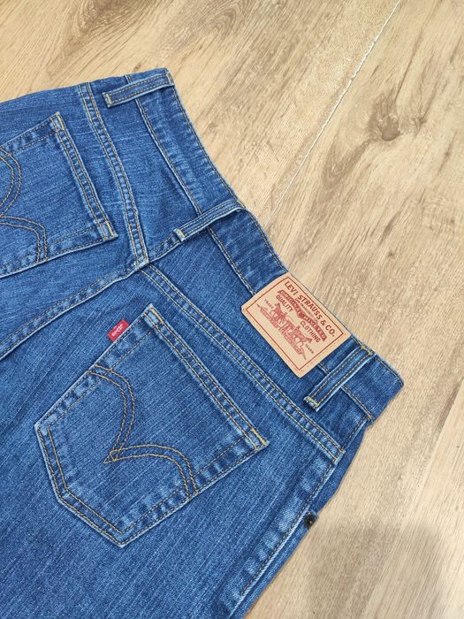 Blugi scurți de damă Levis 550 mărimea M