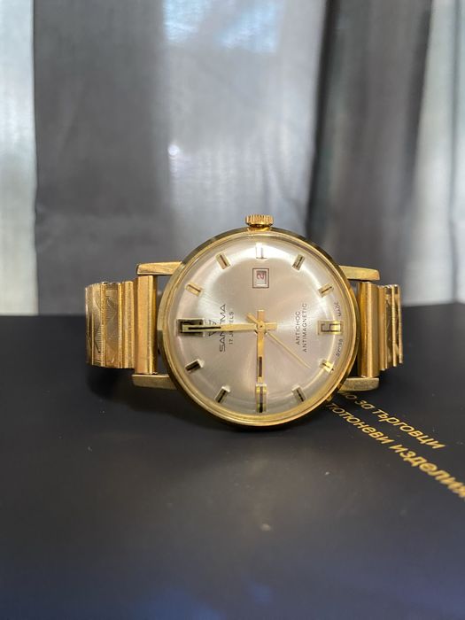 Швейцарски ръчно-механичен часовник, позлатена каса