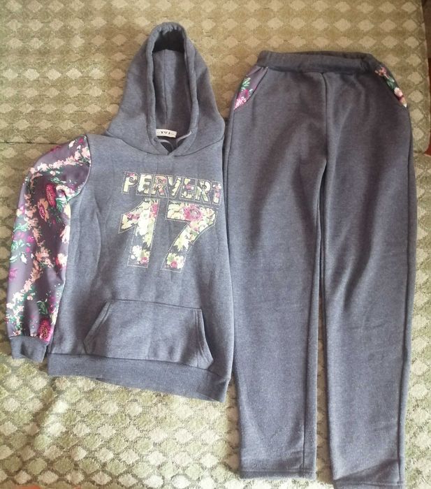 Костюмчик а-ля спорт