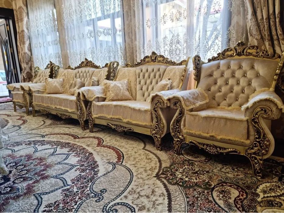 Мягкий мебель для гостиной и в наличии