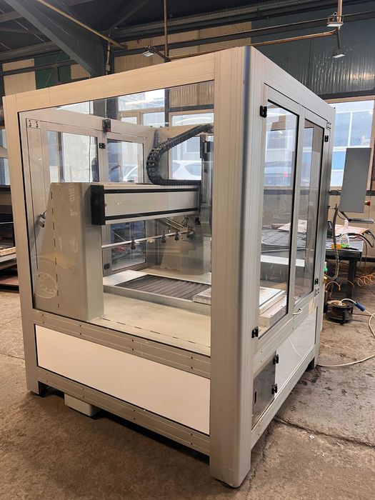 Vand /Inchiriez CNC . 5 AXE 750X750 MM