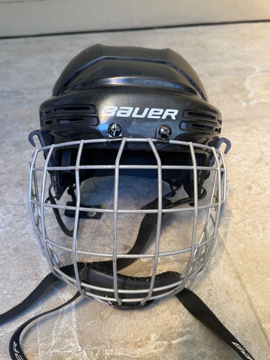 Продам шлем Bauer