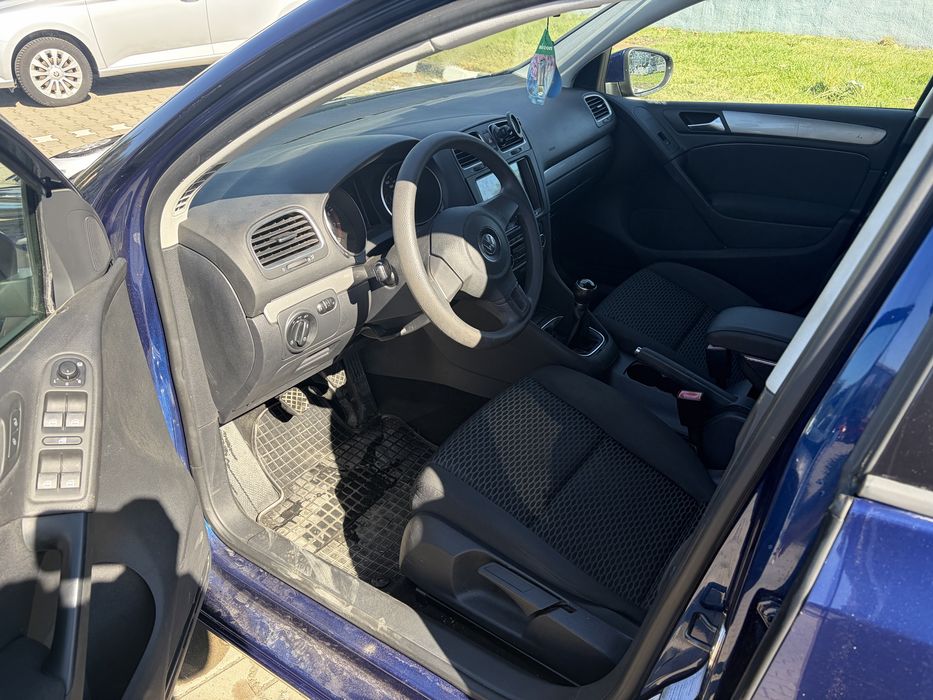 VW Golf 6 1.6 MPI (102 CP) – 157k km, CarPlay, LED ambiental, Climă