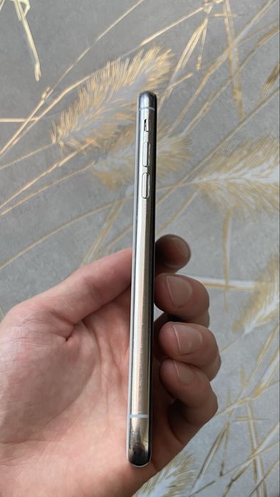 iPhone X 64GB в хорошем состоянии