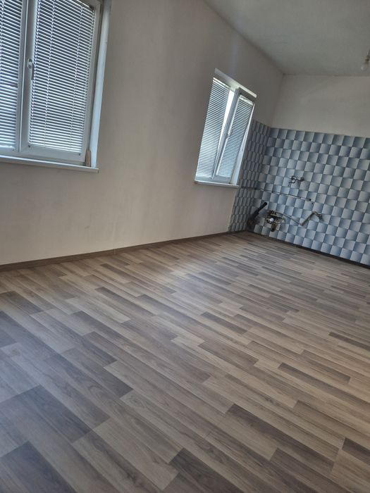 Собственик продава етаж от къща в Левски В