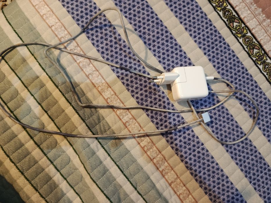 Продаю срочно Зарядное устройство для MacBook (MagSafe)