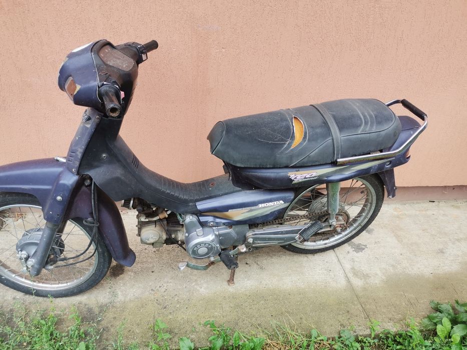 De vânzare Honda motor 4 timpi.Preț 1300lei.