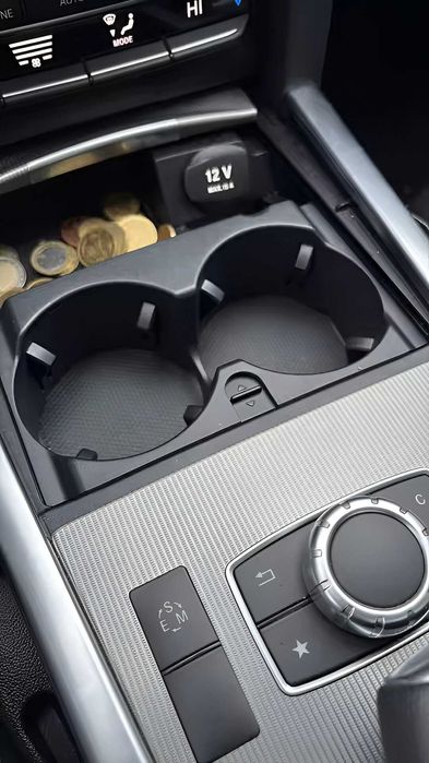 Гаранция! Нова Поставка за Чаши/Cup Holder за Mercedes-Benz W212 S212