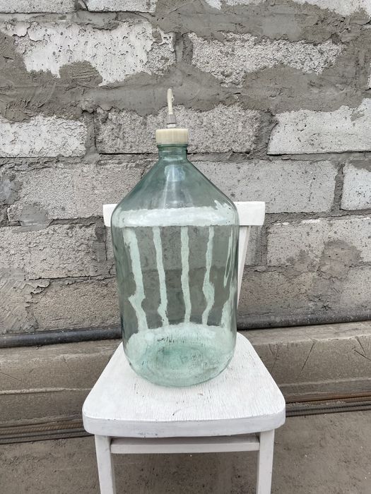 Продам демидовскую бутыль стеклянную