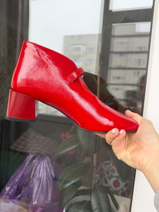 Красный туфли удобные