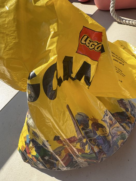 Lego 1,450 kg - contine doua figurine playmobil