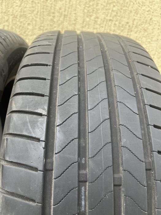2 бр. летни гуми 225/55/17 Bridgestone DOT 0623 6 mm