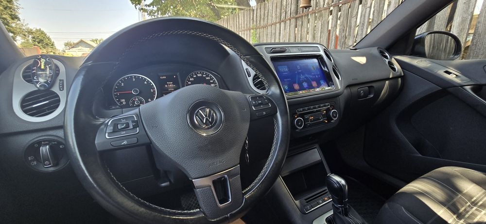 Volkswagen Tiguan Lounge 2.0 TDI 140 CP DSG 4Motion – 160.000 km – Panoramic – Park Assist – 2 seturi roți + cort Overlander