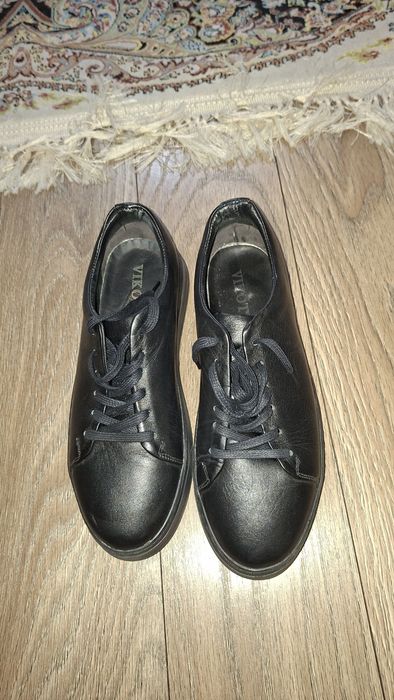 Pantofi din piele,