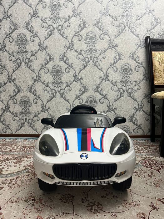 Машина с пультом управления