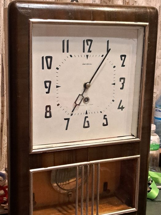 Стенен часовник Янтар