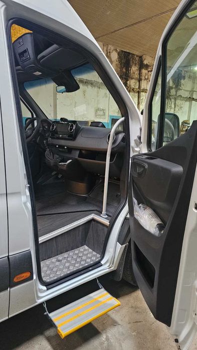 Vand microbuz MERCEDES-BENZ SPRINTER cu 21 locuri