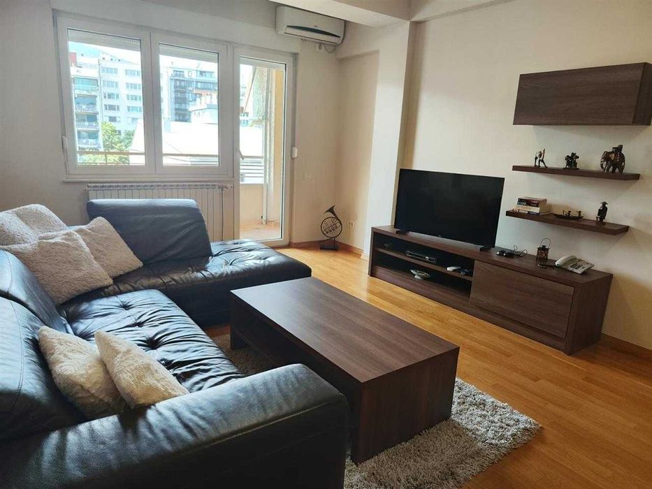 Дава се под наем Двустаен апартамент в Бургас, Възраждане - 48 кв.м за 229.5 € - Снимка #1