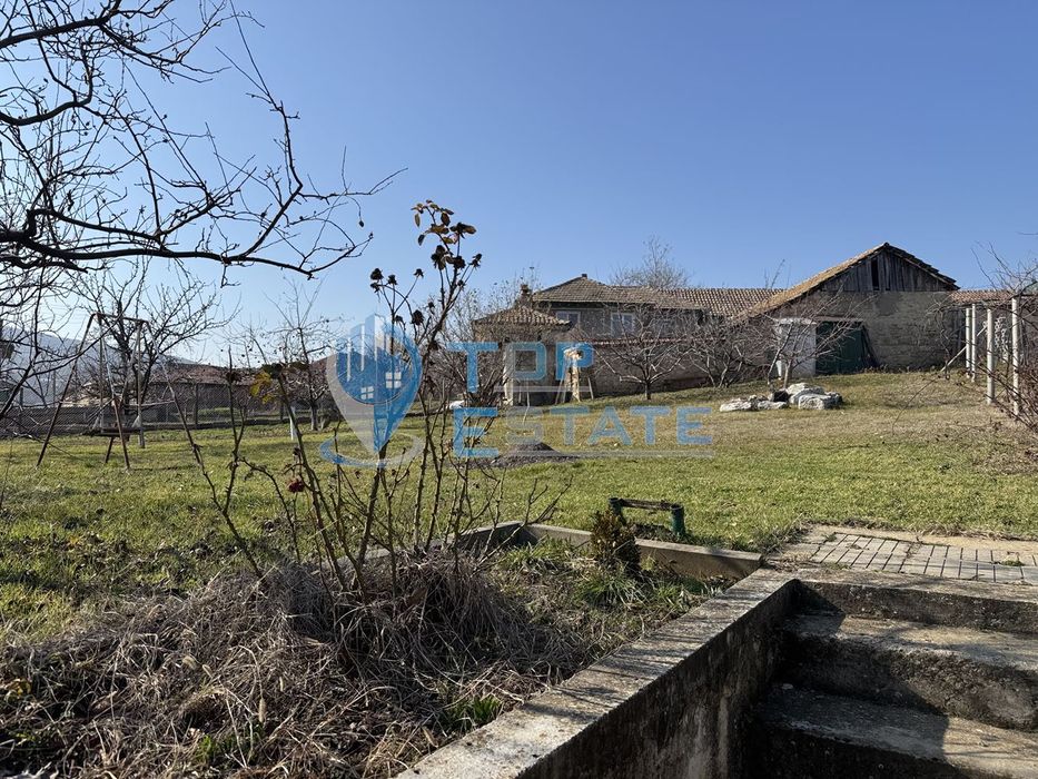 Парцел с партиди за ток и вода в с. Самоводене, област Велико Търново