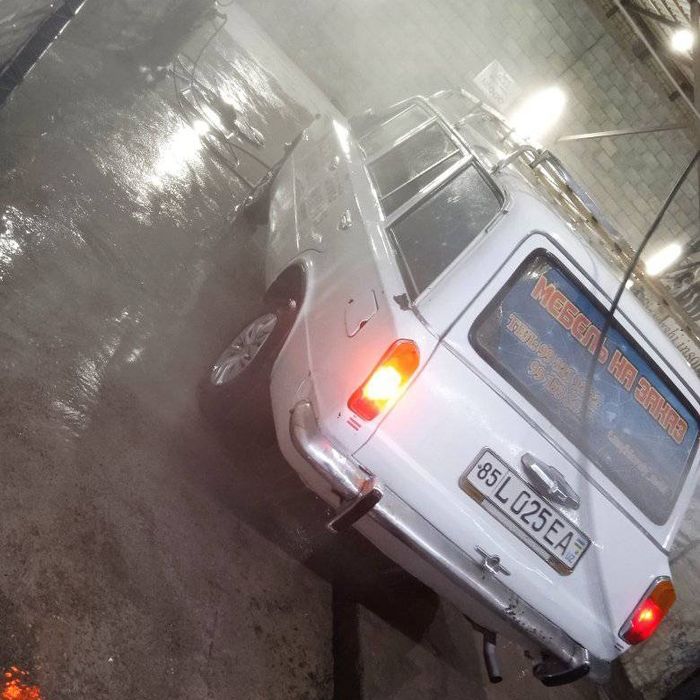 Juguli 2102 polna asvejet qilingan propan baloni bor. 4 ta  balon