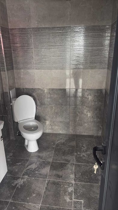 Дава се под наем Офис в с. Труд, Област Пловдив - 640 кв.м за 3000 € - Снимка #1