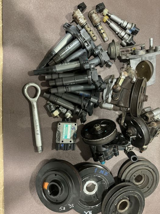 Навесное двигателя Toyota Lexus.